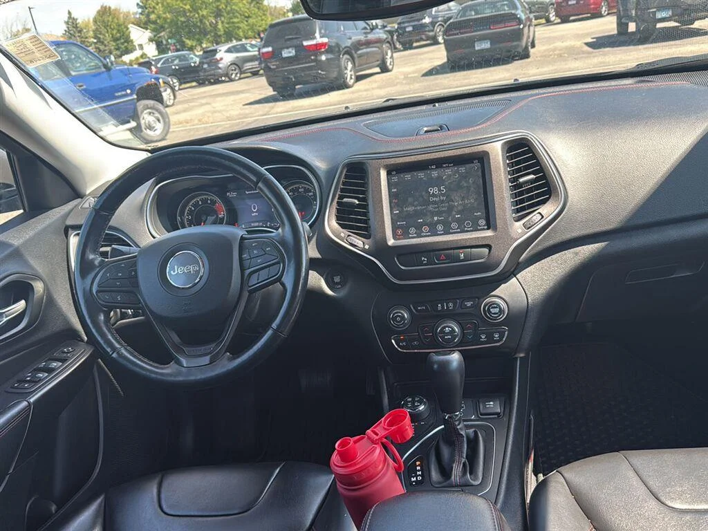 Used 2021 Diamond Black Crystal Pearlcoat Jeep Trailhawk image 10