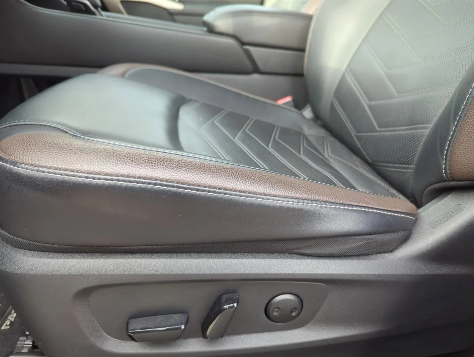Used 2025 Deep Ocean Blue Pearl Nissan Platinum image 10