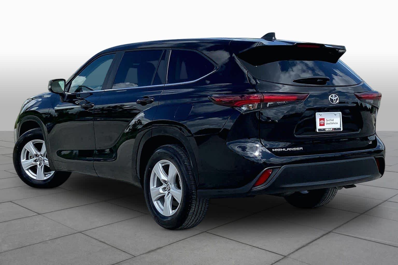 Used 2025 Midnight Black Metallic Toyota LE image 12