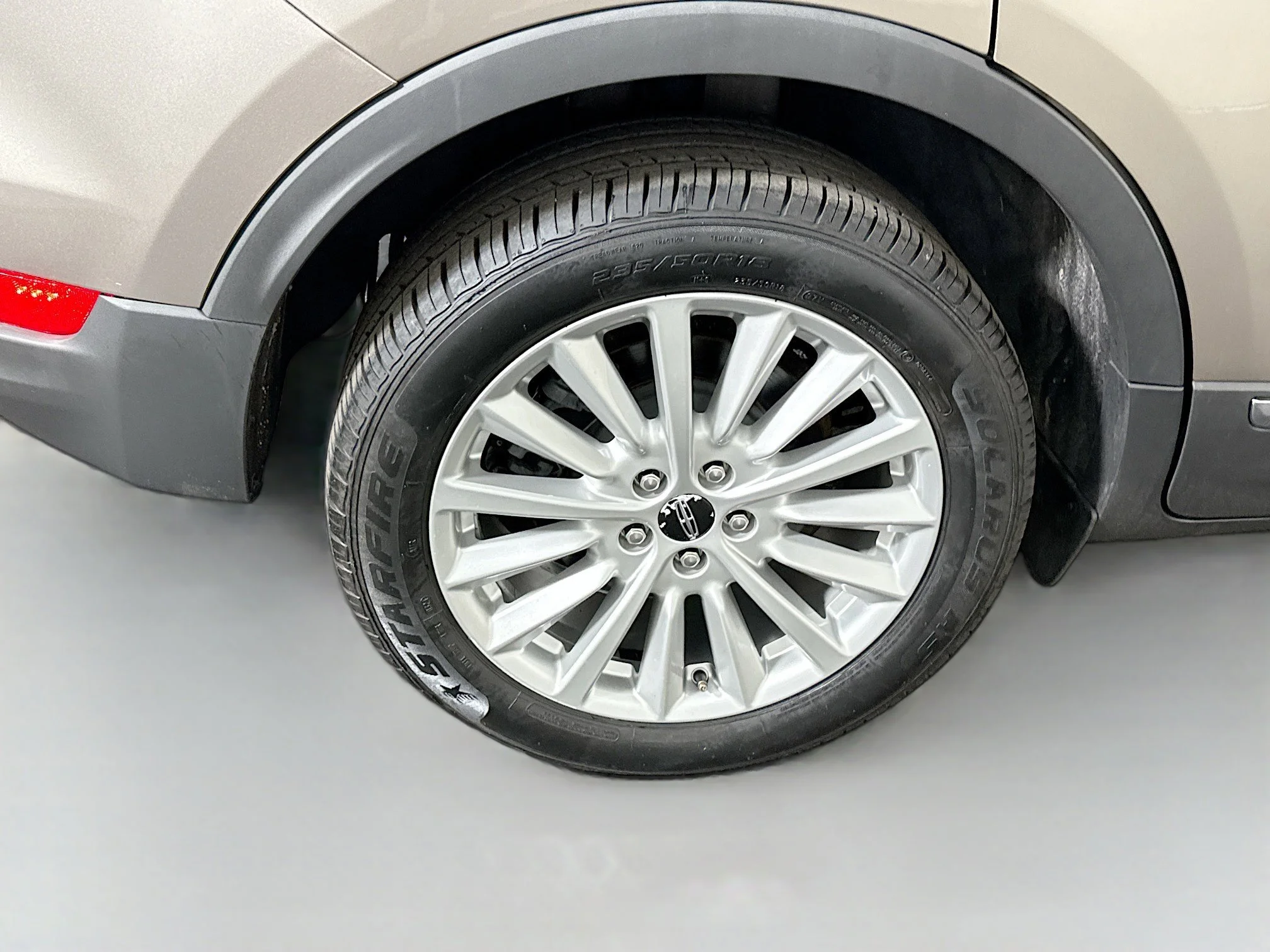 Used 2019 Iced Mocha Metallic Lincoln Standard image 29