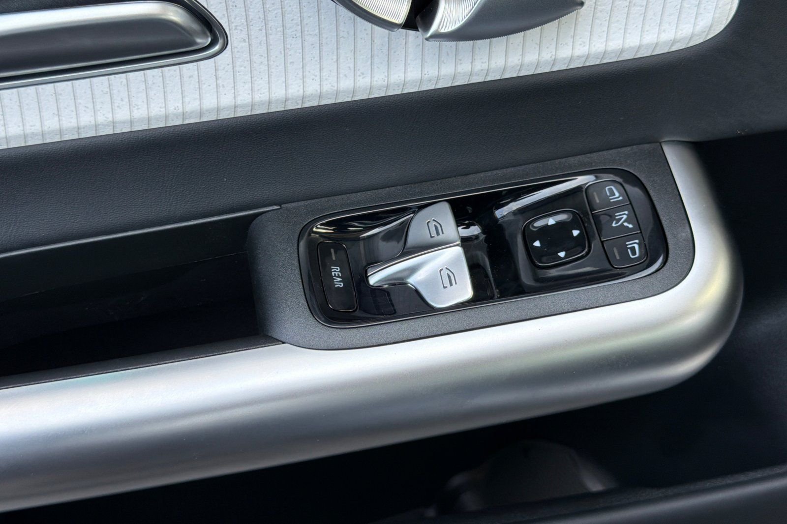 New 2027 MANUFAKTUR Alpine Grey Mercedes-Benz CLA 350 image 24