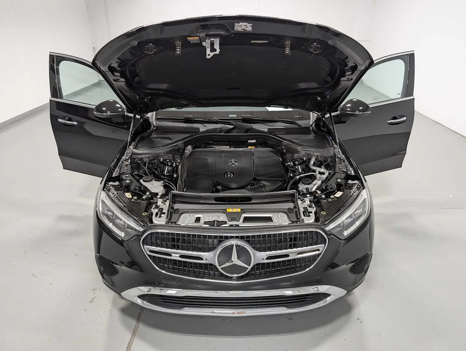 Used 2026  Mercedes-Benz GLC 300 image 13