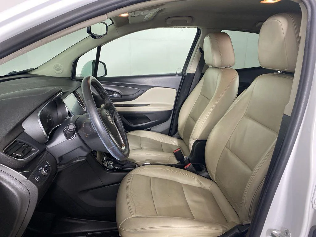 Used 2017 Summit White Buick Essence image 10