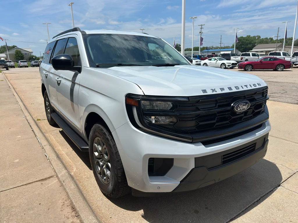 New 2025 Space Silver Metallic Ford Active image 2