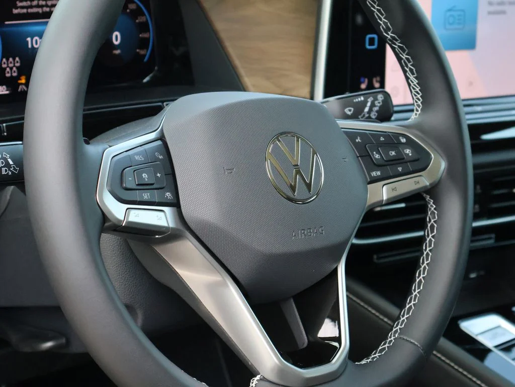 New 2026 Black Volkswagen 2.0T SE w/Technology image 18