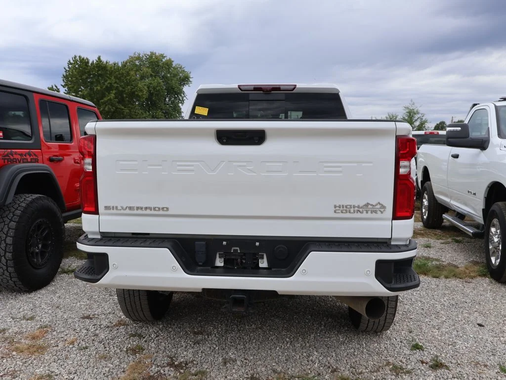 Used 2022 White Chevrolet High Country image 18