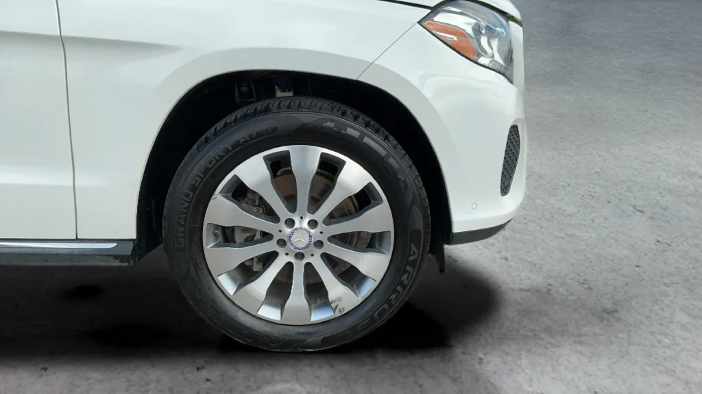 Used 2017  Mercedes-Benz GLS 450 image 24