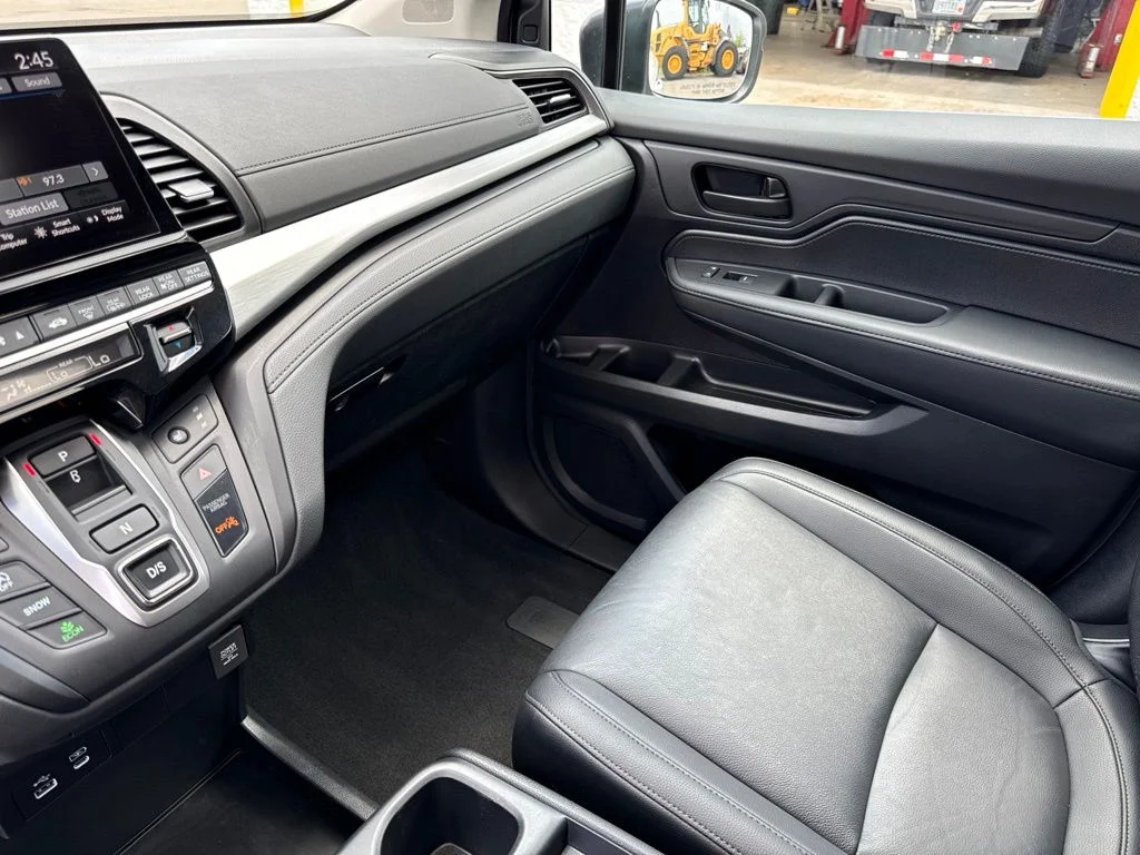 Used 2025 Platinum White Pearl Honda EX-L image 25