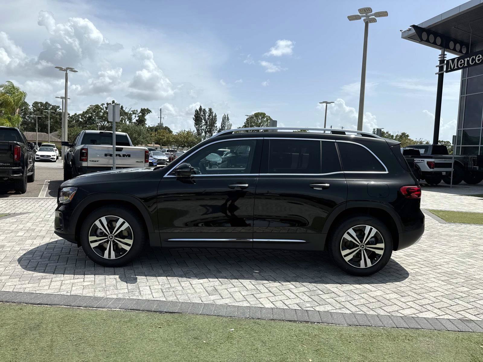 New 2026 Black Mercedes-Benz 250 SUV image 3