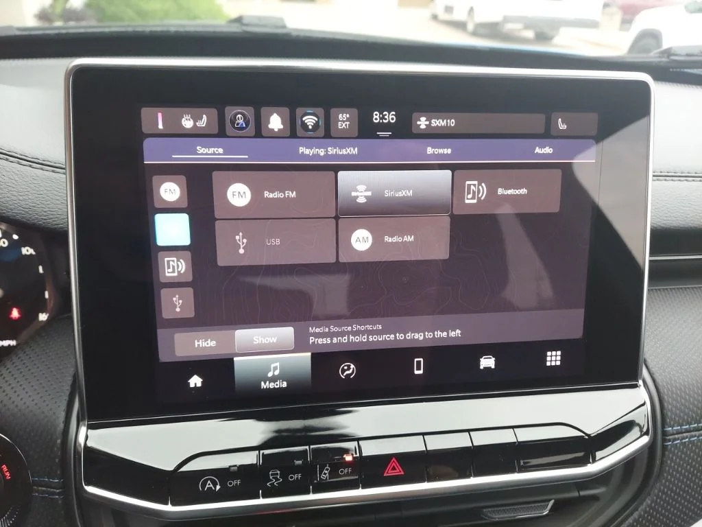 New 2026 Hydro Blue Pearlcoat Jeep Latitude image 22