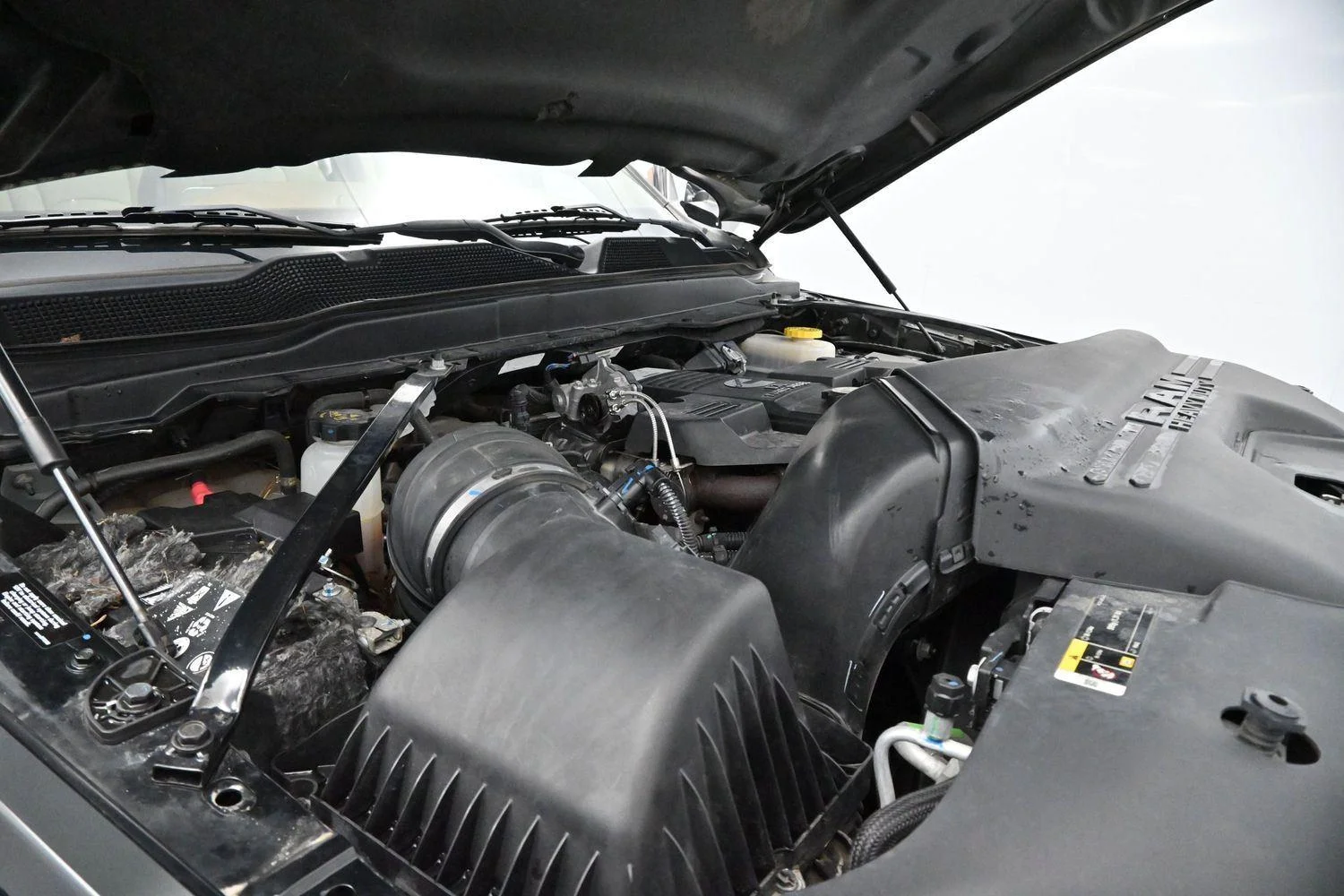 Used 2019 Black Forest Green Pearlcoat Ram Laramie image 33