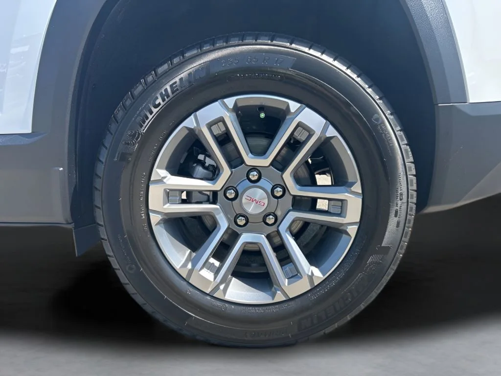 New 2026 Summit White GMC Elevation image 30