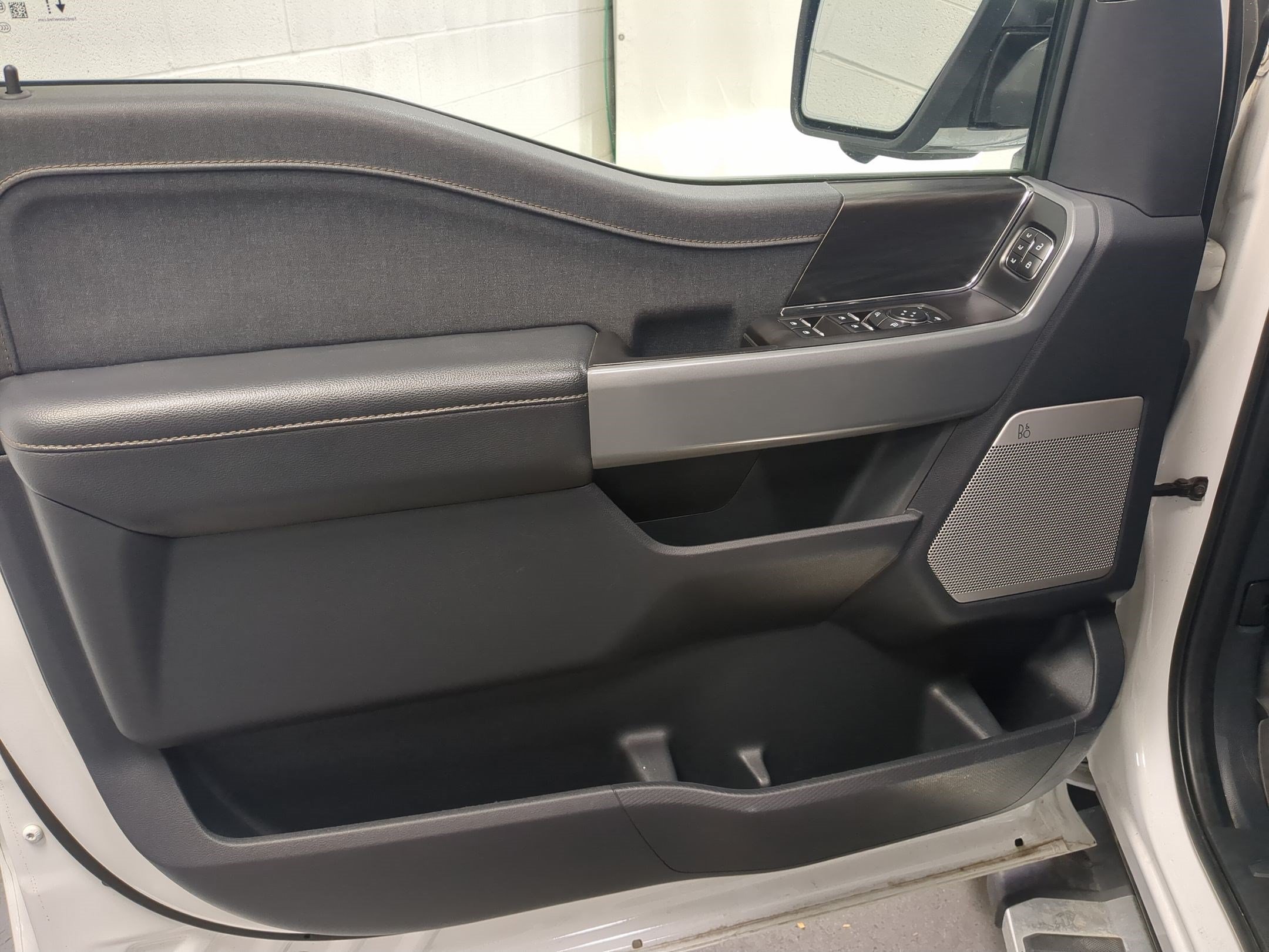 Used 2024 Oxford White Ford LARIAT image 13