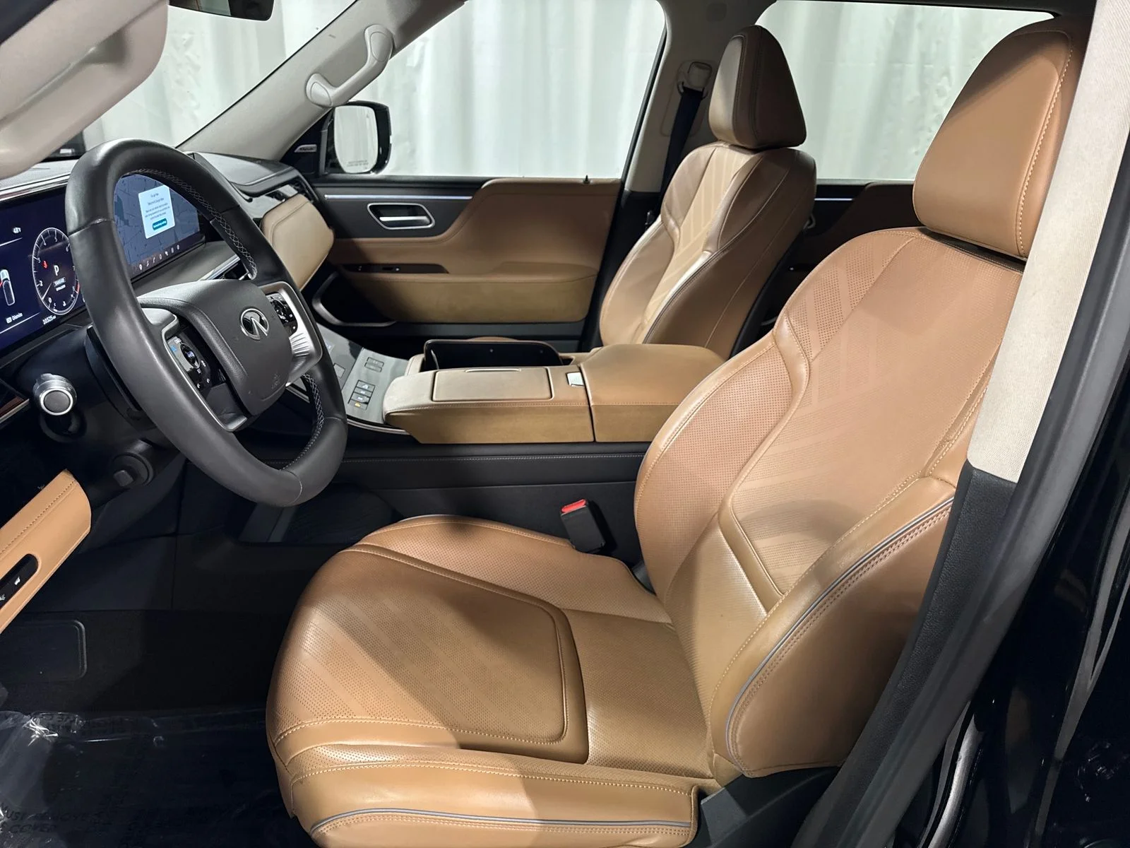Certified Used 2025 Black INFINITI LUXE image 3