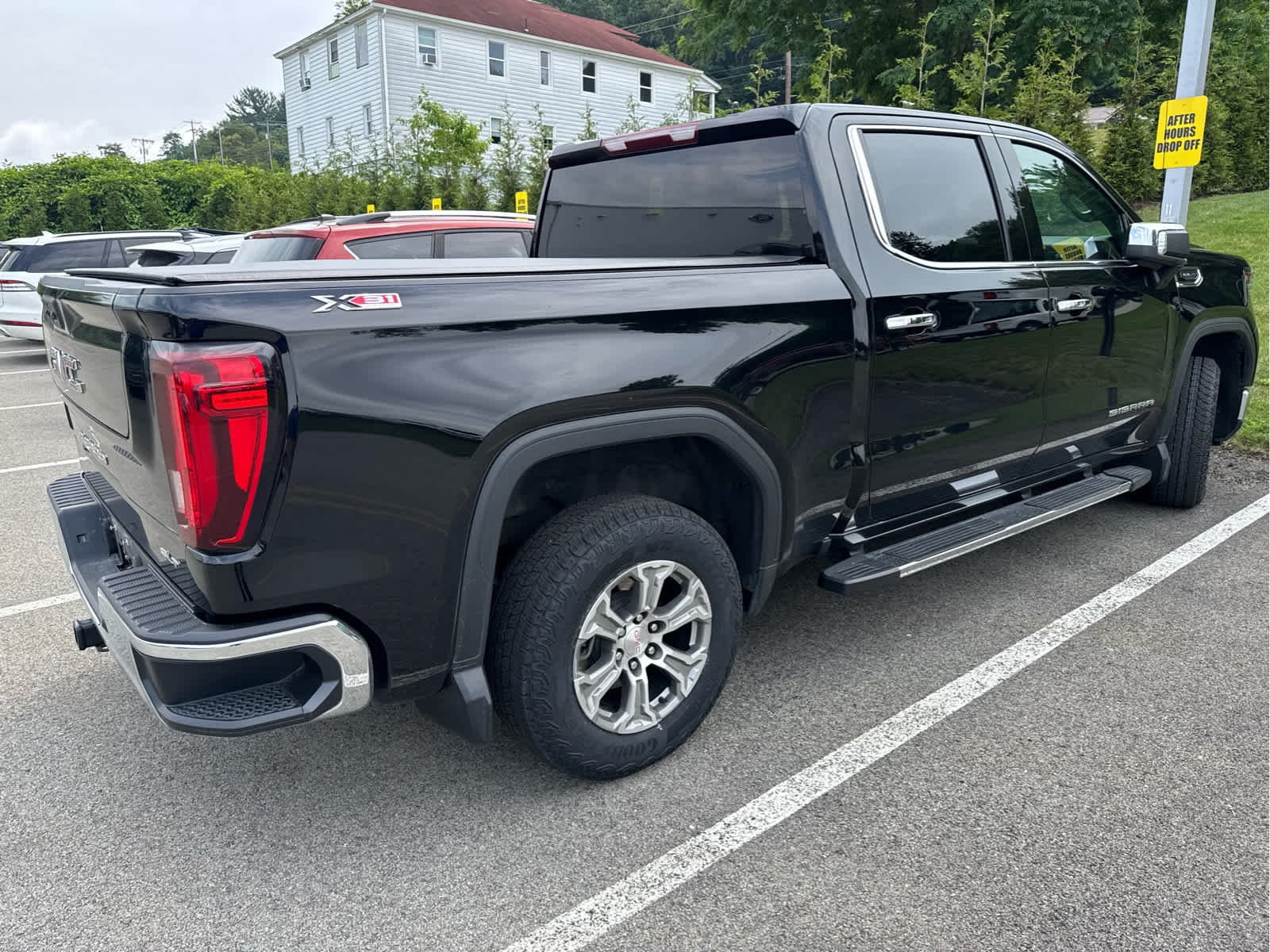 Used 2024 Onyx Black GMC SLT image 8