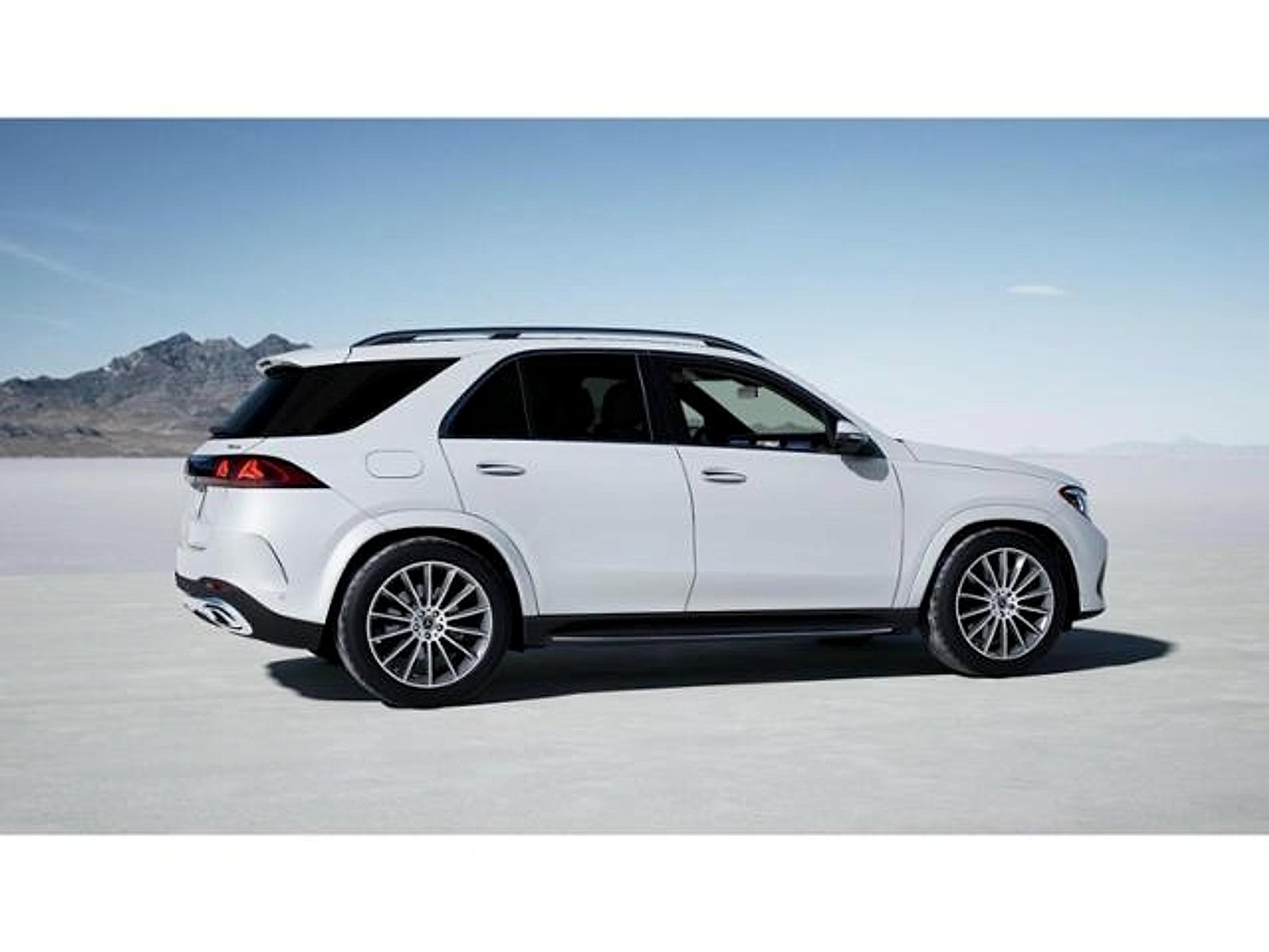 New 2027 MANUFAKTUR Moonlight White Metallic Mercedes-Benz GLE 450 image 17