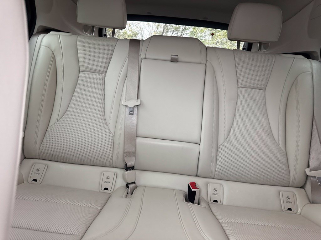 Used 2022 Red Buick Essence image 23