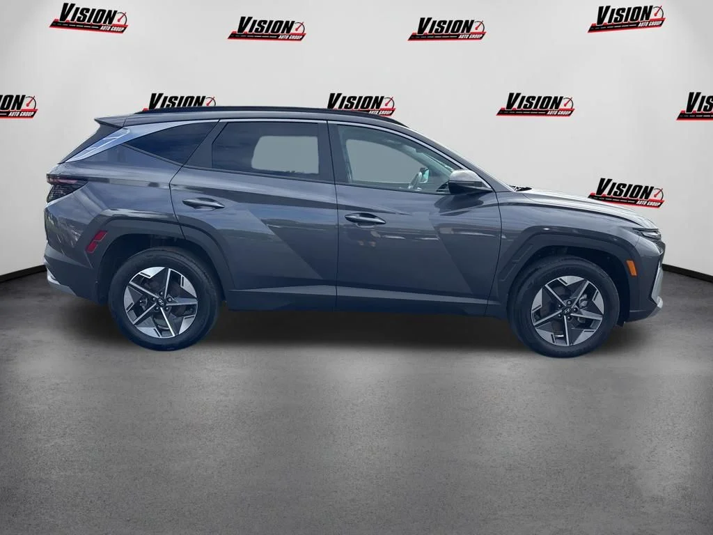 Used 2025 Gray Hyundai SEL Convenience image 4