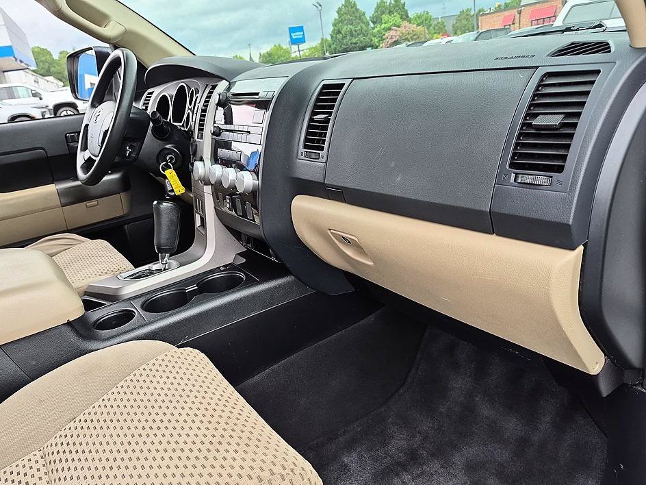 Used 2013 White Toyota GRADE image 34