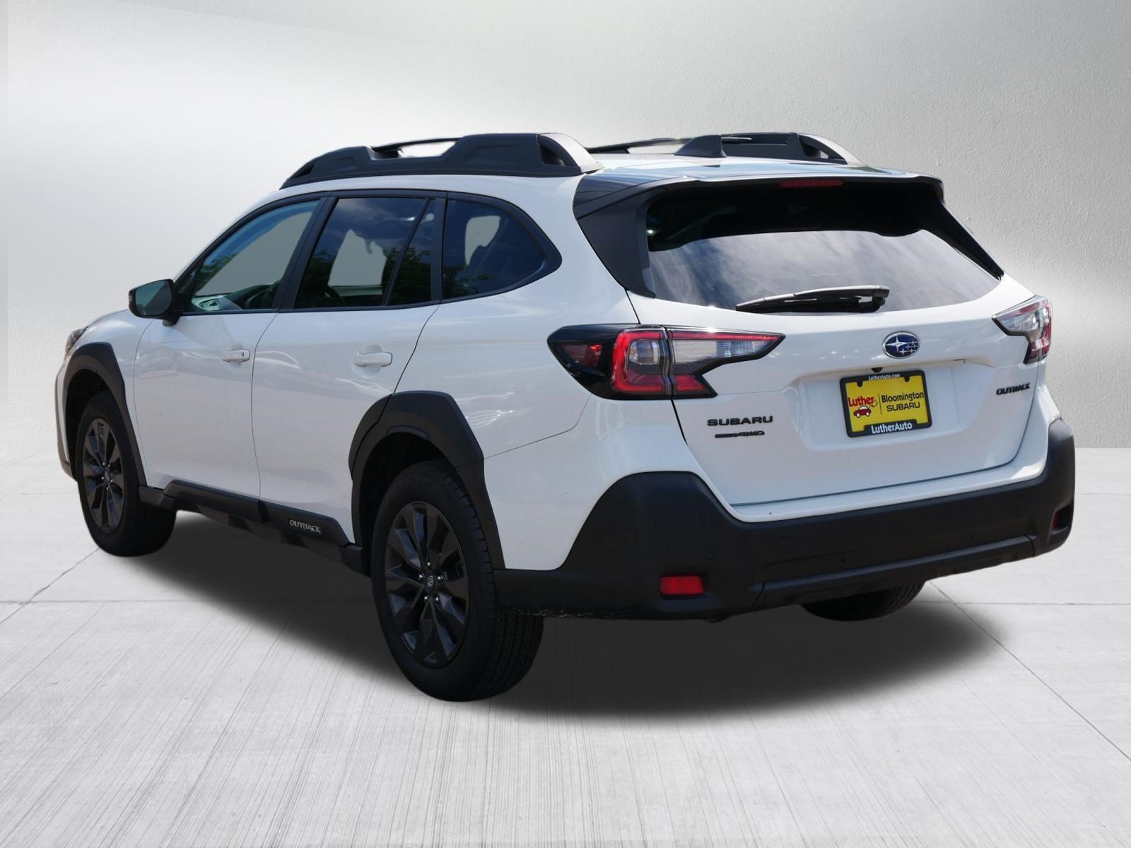 Used 2025 Crystal White Pearl Subaru Onyx Edition image 5