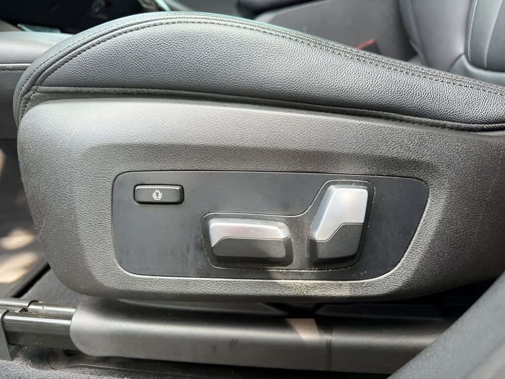 Used 2019 Black BMW sDrive30i image 11