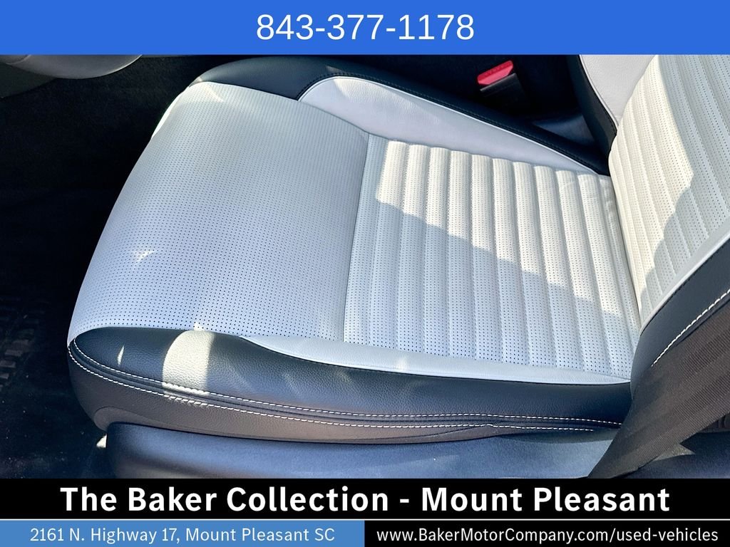 Used 2024 White Land Rover SE image 20