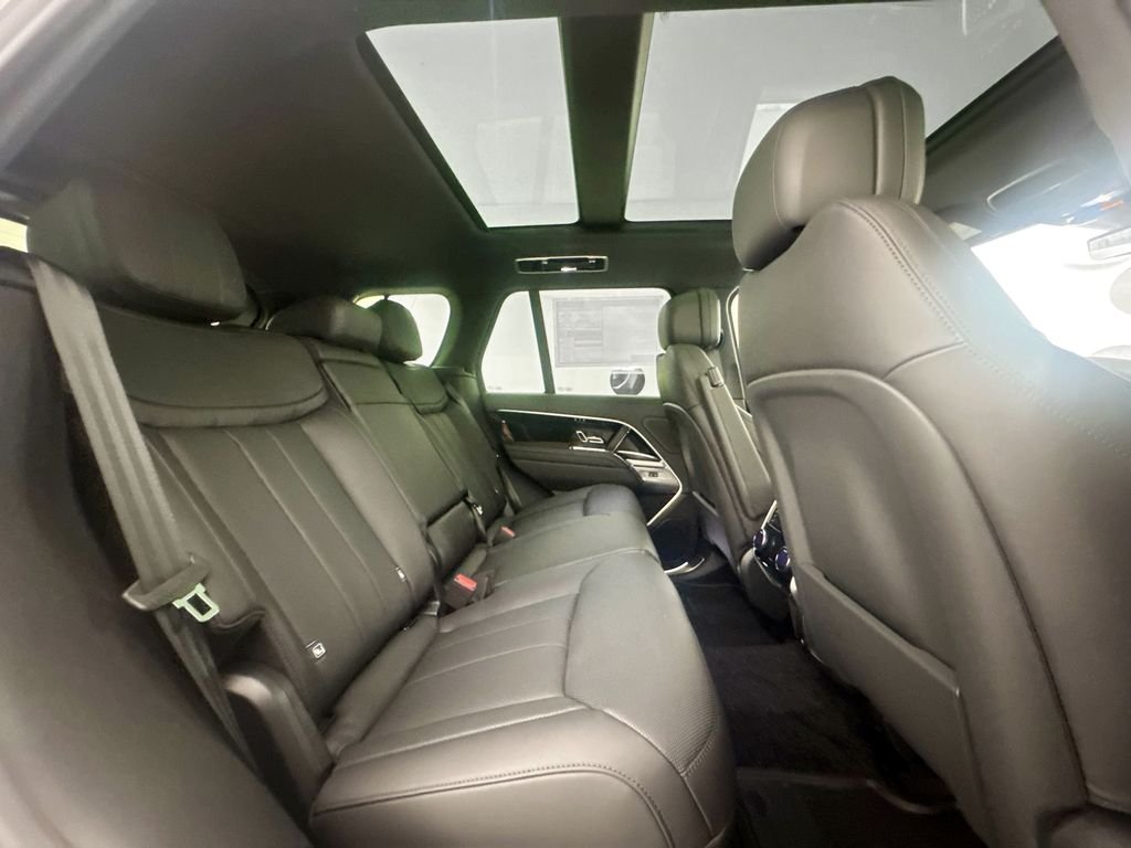 New 2026 Fuji White Land Rover SE image 28