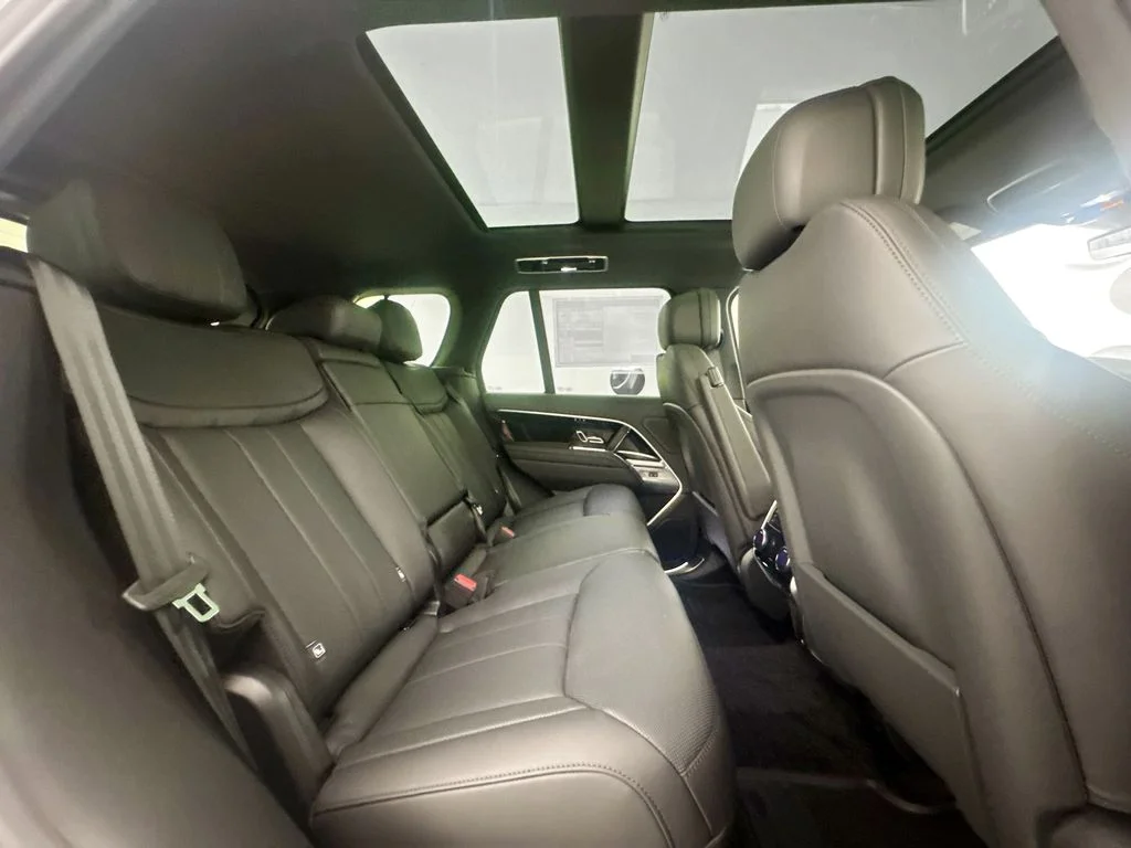 New 2026 Fuji White Land Rover SE image 28