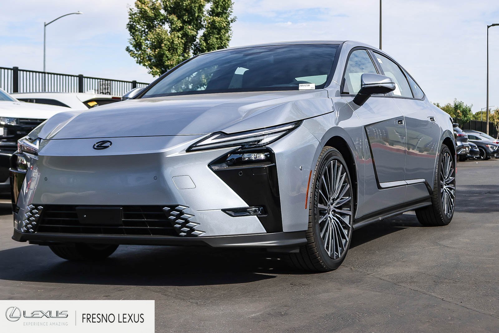 New 2026 Iridium Lexus ES 350e LUXURY image 3