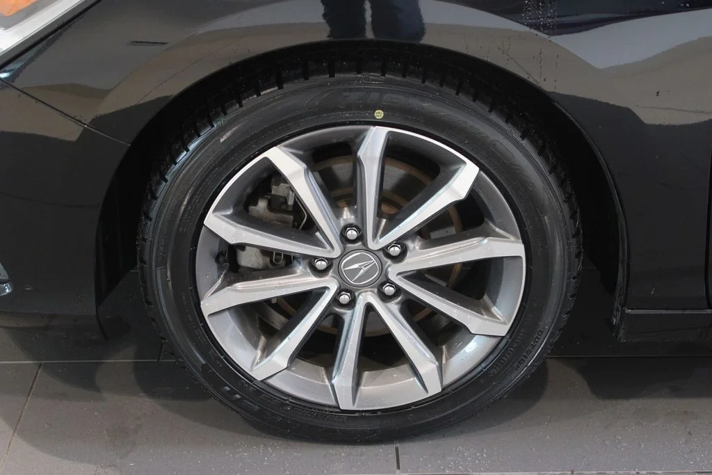 Used 2024  Acura Base image 28