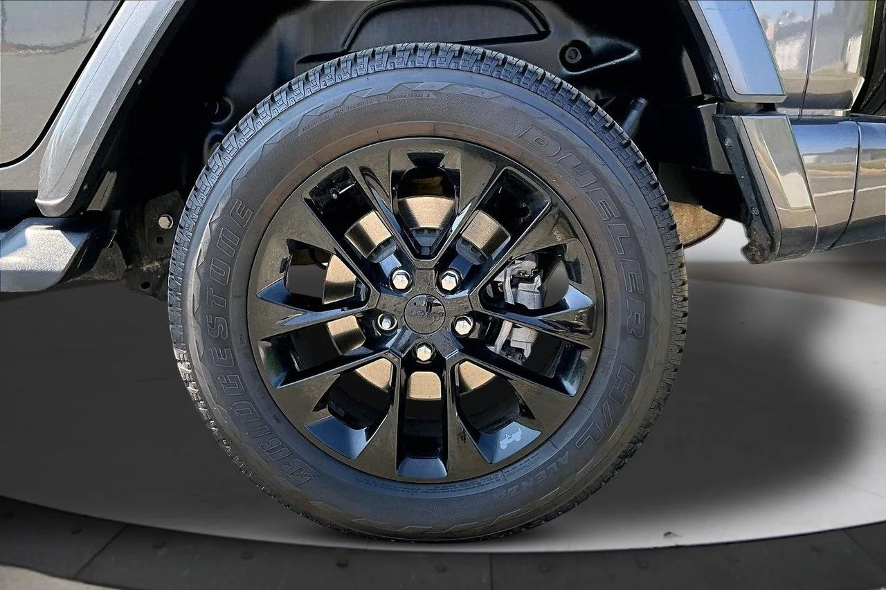 Used 2021 Silver Jeep Sahara High Altitude image 34