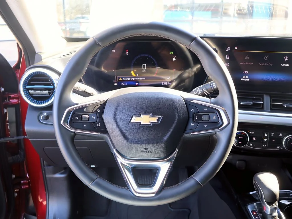 2025 Chevrolet Trax LT - Photo 13