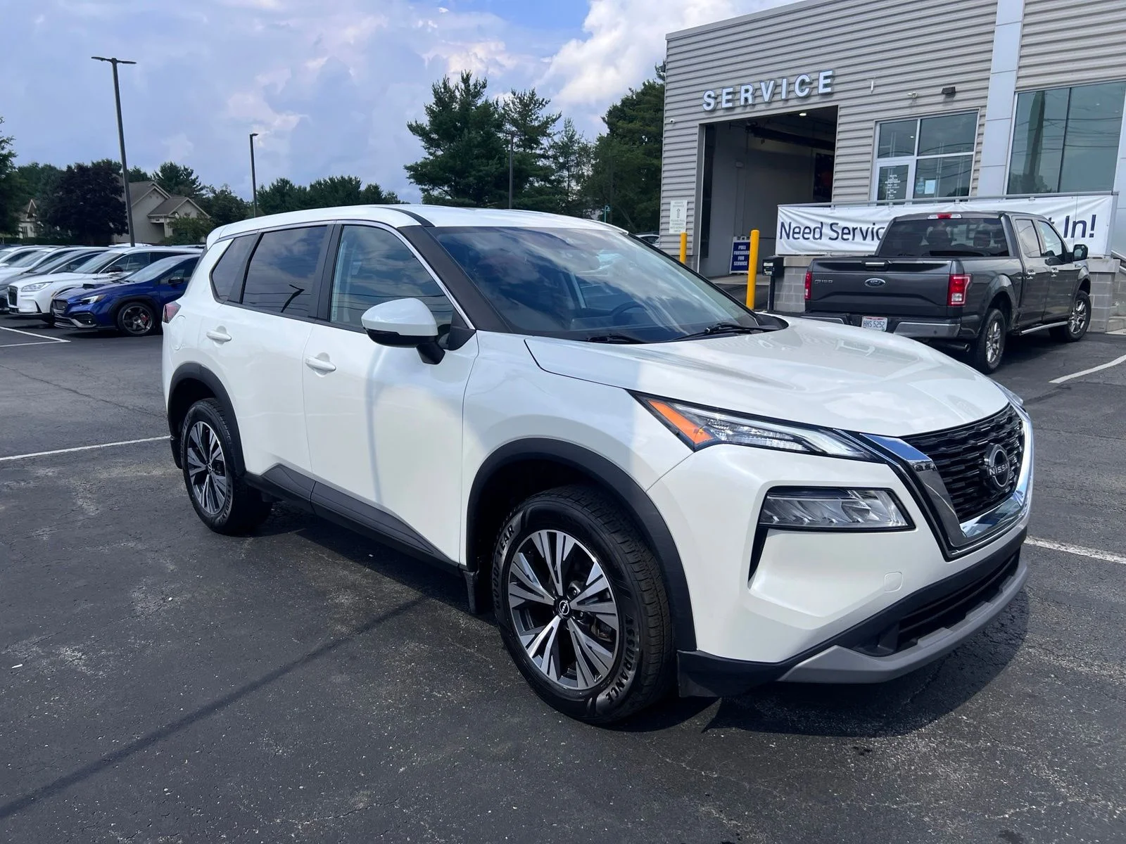 Used 2022 White Nissan SV image 9