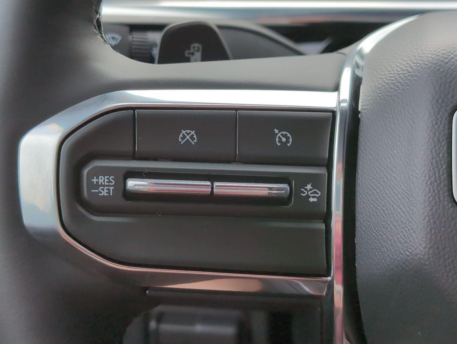New 2026 Summit White GMC Elevation Standard Range image 17