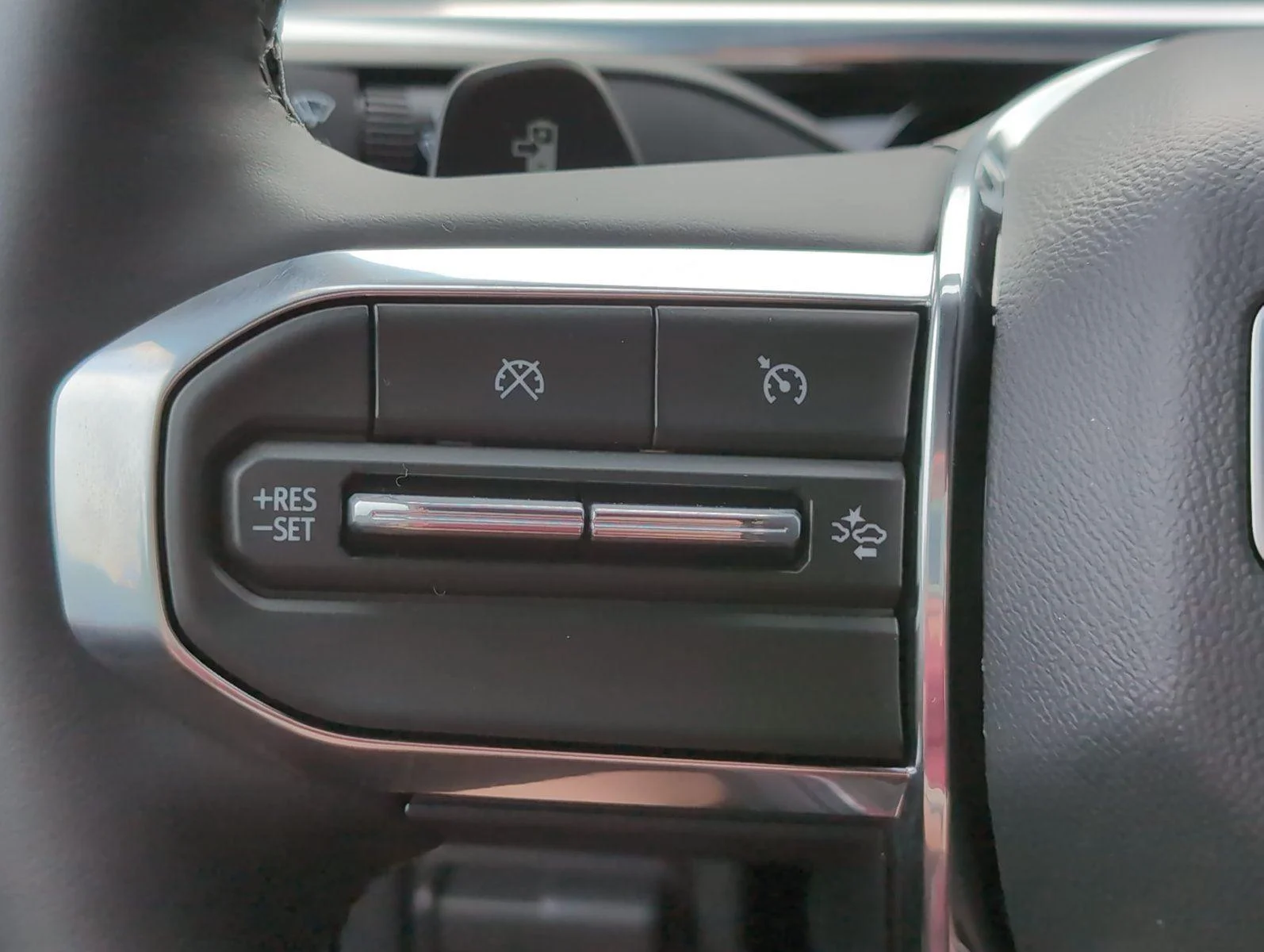 New 2026 Summit White GMC Elevation Standard Range image 17