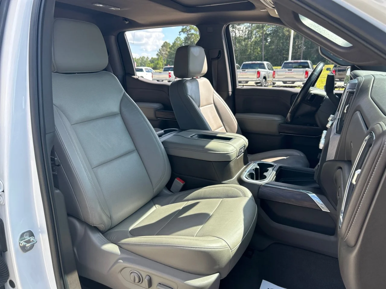 Used 2020 WHITE FROST TRICOAT GMC SLT image 21