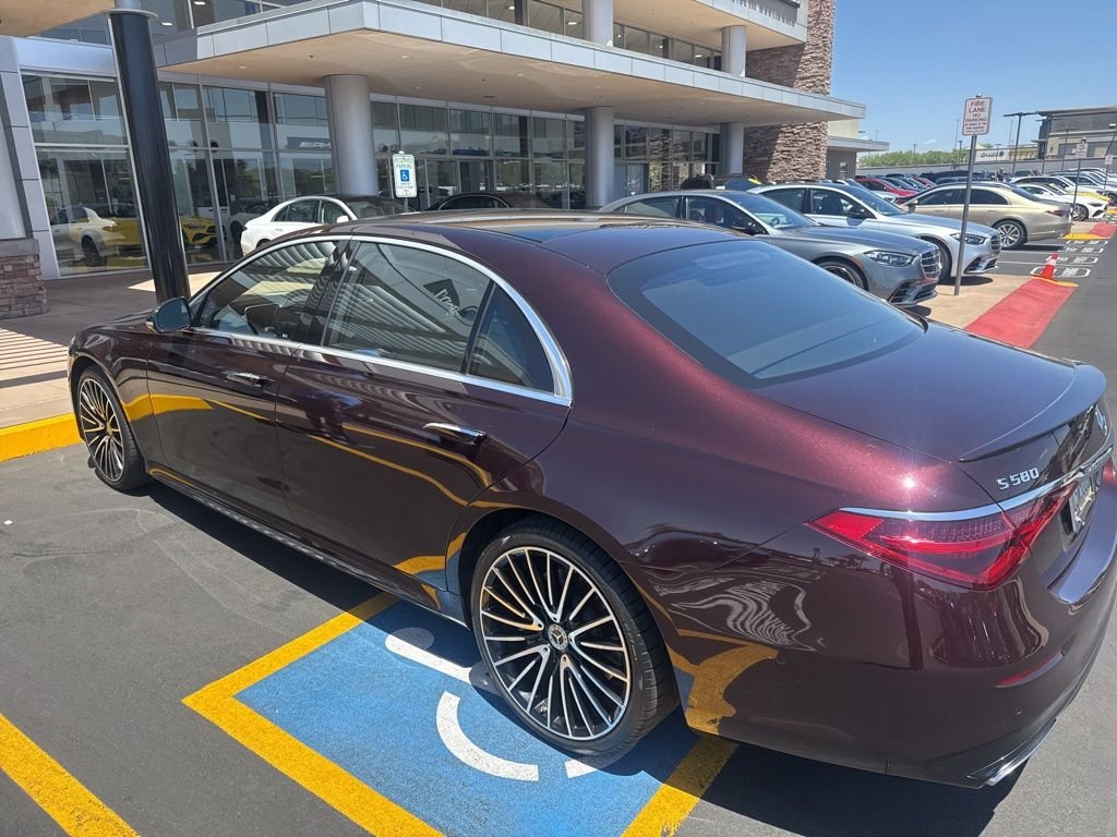 Certified Used 2022 Emerald Green Metallic Mercedes-Benz S 580 image 4