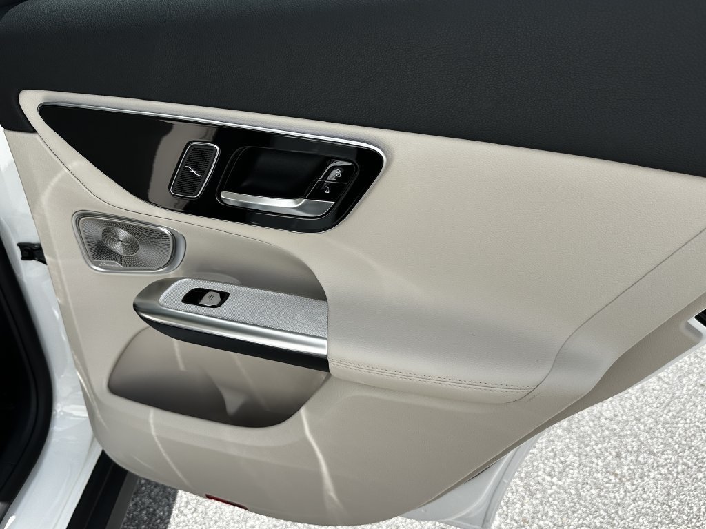 New 2026 Polar White Mercedes-Benz GLC 300 image 56