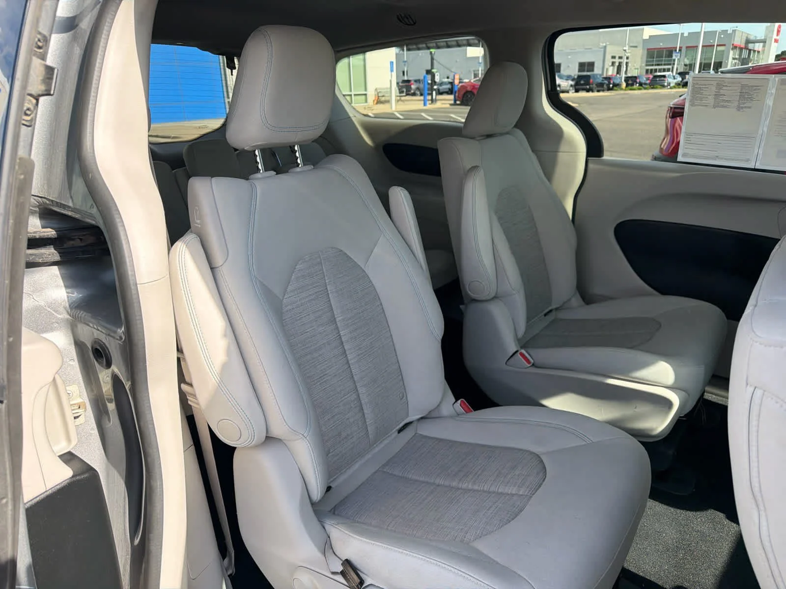Used 2018 Billet Silver Metallic Clearcoat Chrysler Hybrid Touring Plus image 12