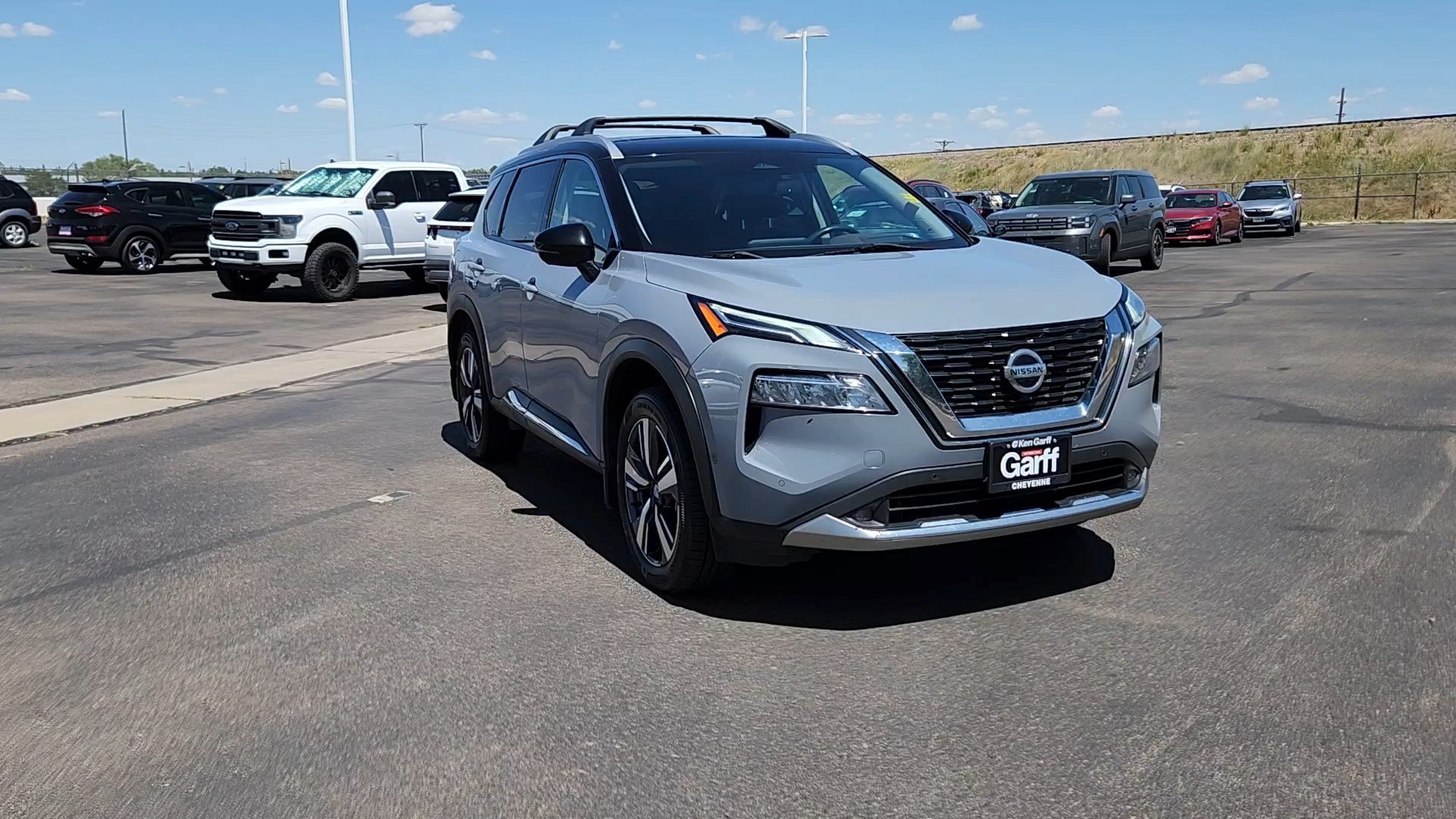 Used 2021 Boulder Gray Pearl/Super Black Nissan Platinum image 4
