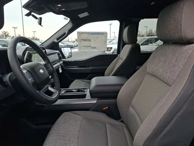 New 2026 Agate Black Metallic Ford XLT image 9