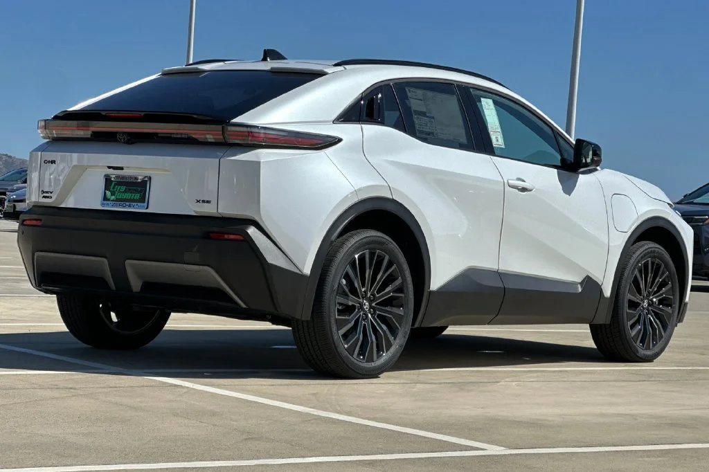 New 2027 Wind Chill Pearl <sup>1</sup> Toyota  XSE image 4