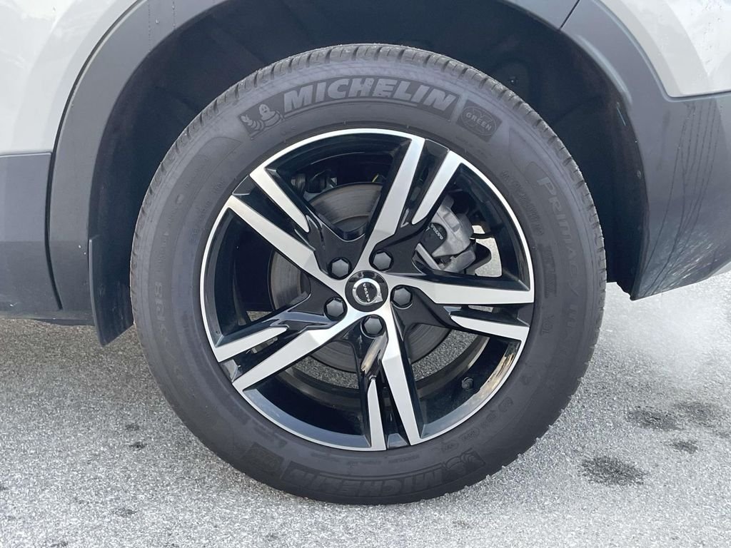 Used 2025 Vapour Grey Metallic Volvo Core Bright Theme image 31
