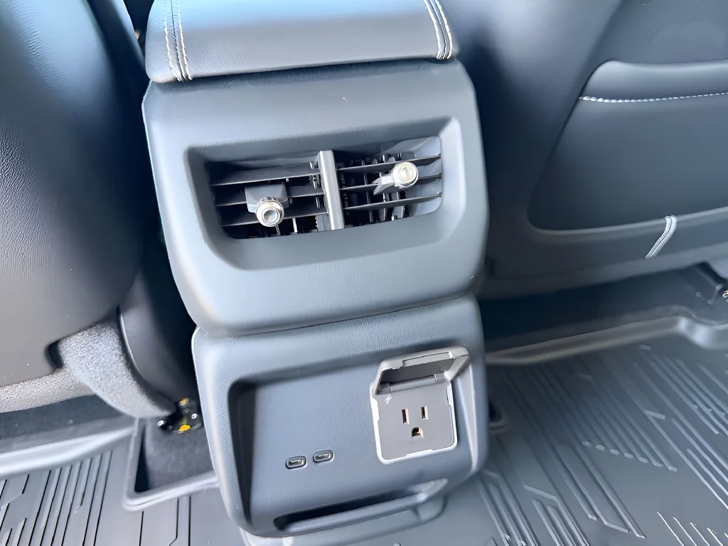 2027 Cadillac OPTIQ Sport - Photo 25