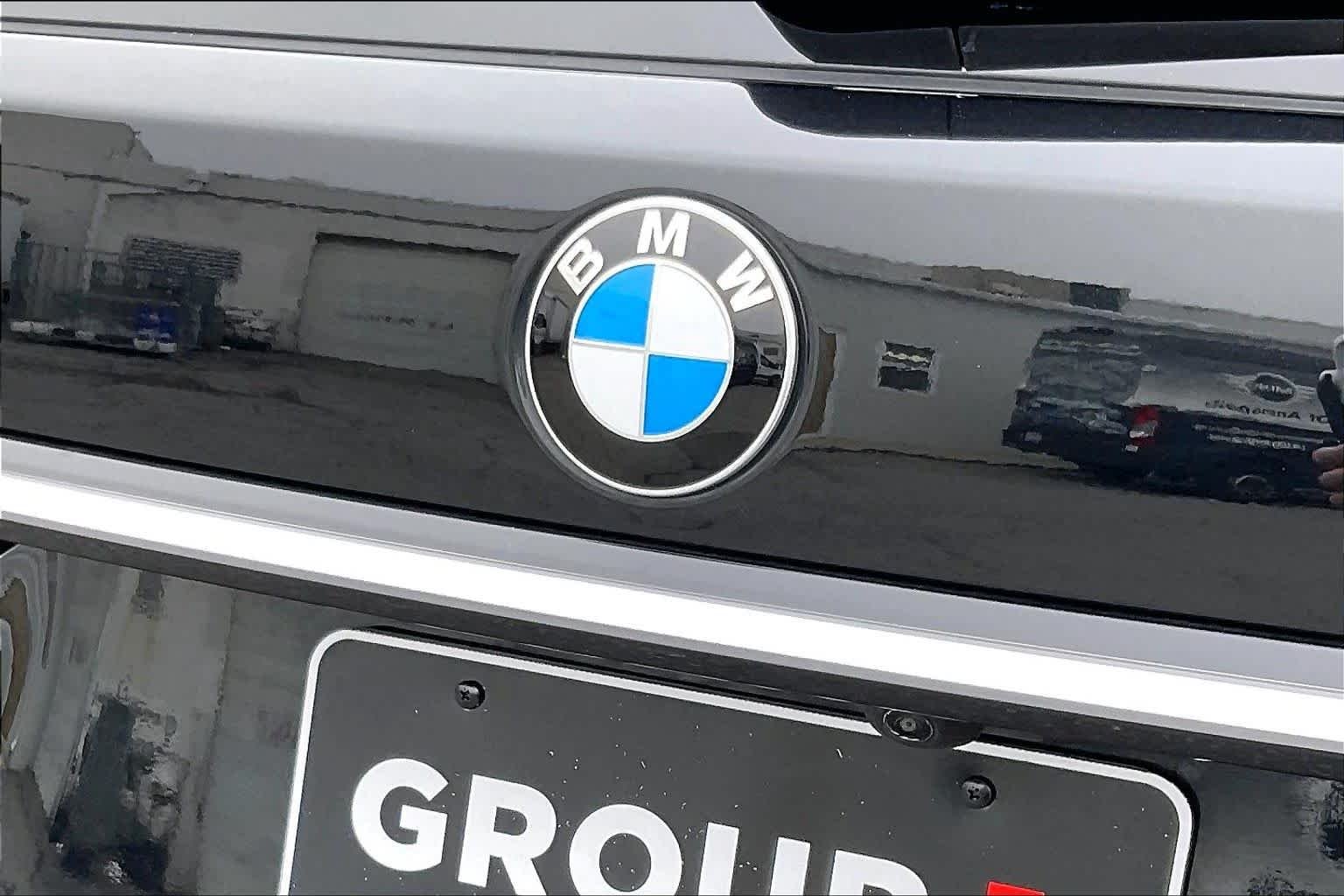 Used 2025 Black Sapphire Metallic BMW xDrive40i image 32