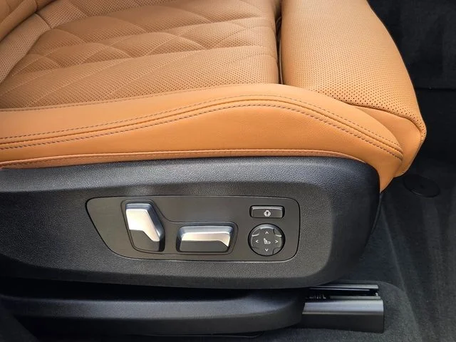 Used 2025 Gray BMW sDrive40i image 25