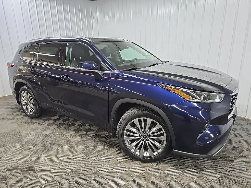 Used 2024  Toyota Platinum image 7