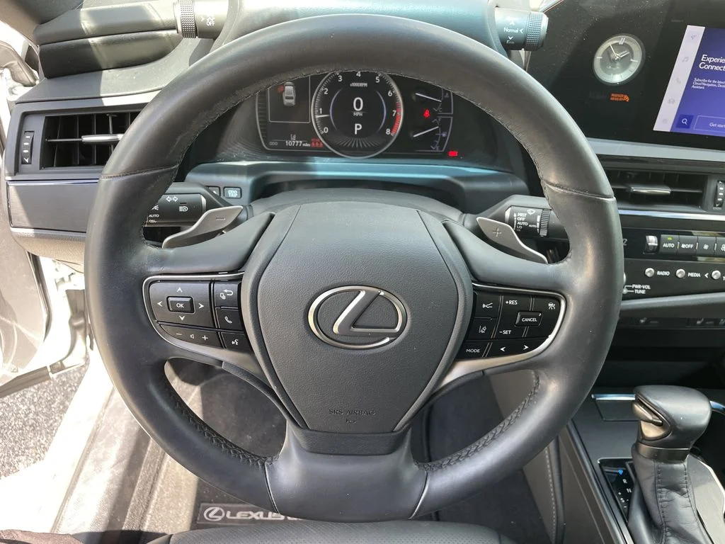 Used 2023 White Lexus 350 image 28