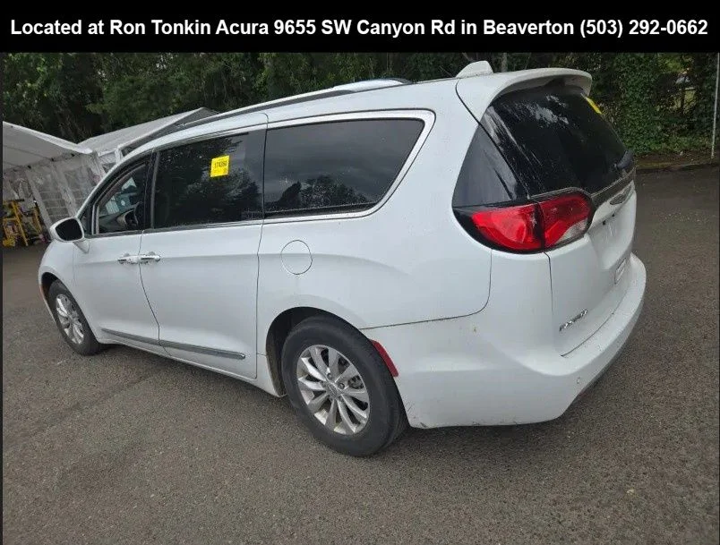 Used 2019 Bright White Clearcoat Chrysler Touring L image 4