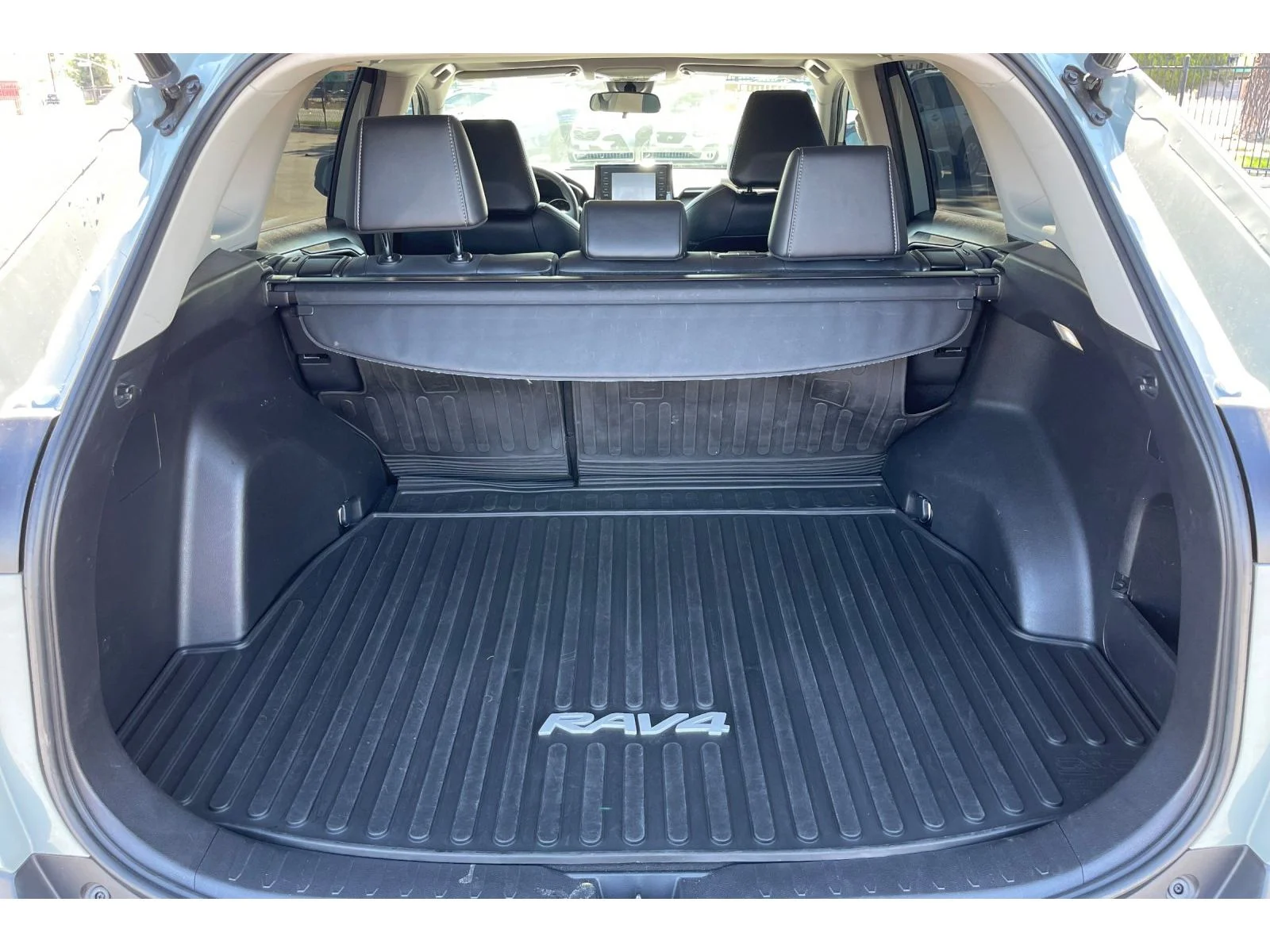 Used 2022 Lunar Rock Toyota XLE Premium image 18